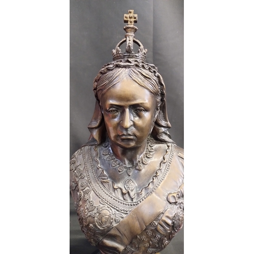 66 - Bronze bust of Queen victoria, a solid hot cast finished on a solid marble base. Measures approx H 4... 