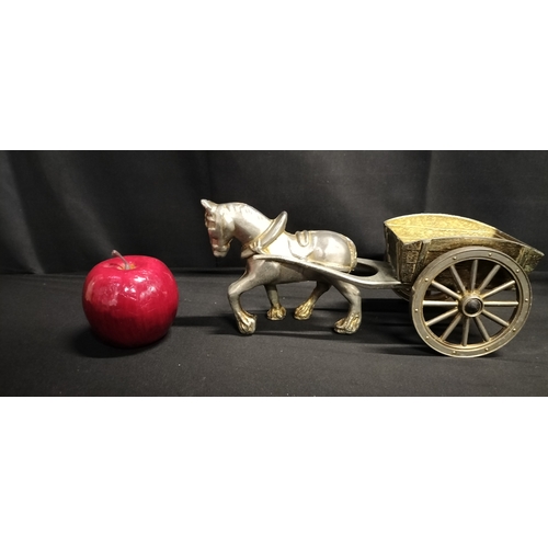 216 - Cast metal horse and cart. Measures approx H 12 x 26.5 x D 12 cm