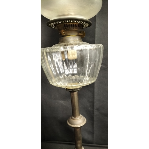 246 - Vintage glass oil lamp with pink rimmed etched shade. Measures approx H 77 x W 22.5 cm