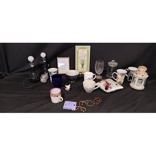 257 - Selection of homeware including lamps, picture frames and cups