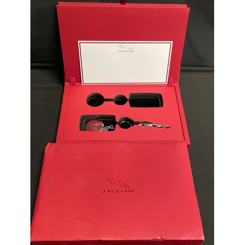 38 - Original Jaguar presentation Box with 1 original keyring