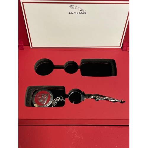 38 - Original Jaguar presentation Box with 1 original keyring