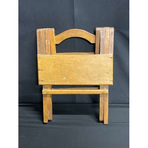 39 - Vintage foldaway artist stool