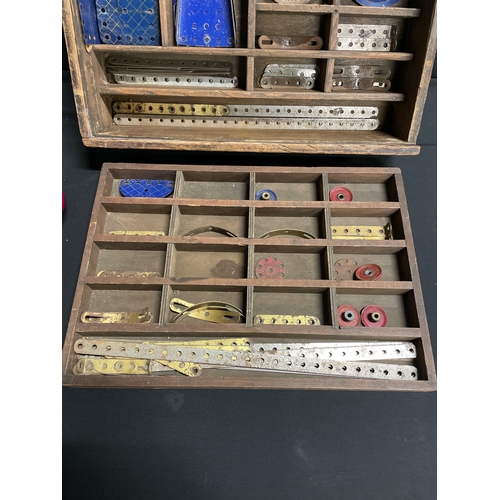 43 - 1950’s original Meccano set