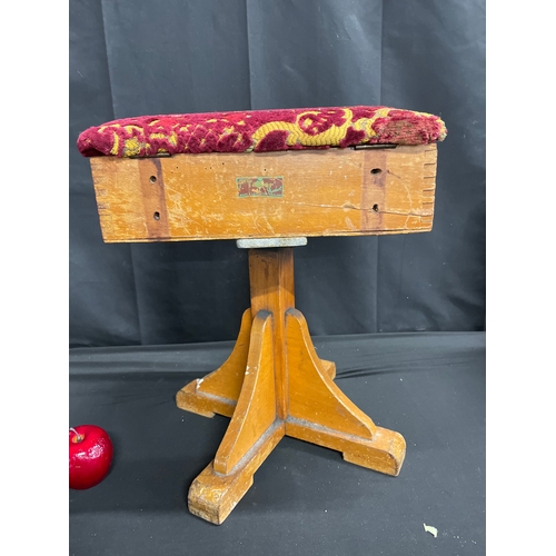 89 - Vintage sewing stool