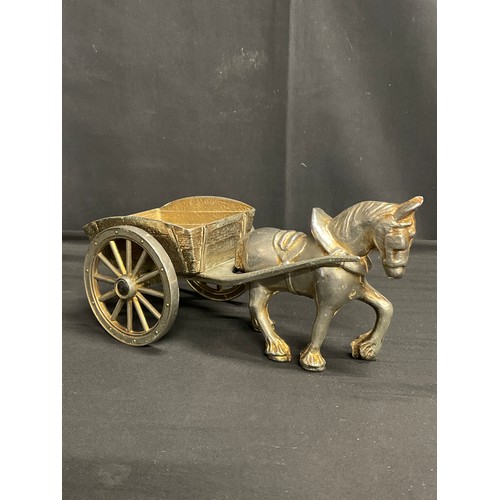 105 - Cast metal horse and cart. Measures approx H 12 x 26.5 x D 12 cm