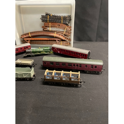 110 - Vintage Tri-ang Train carriages & track