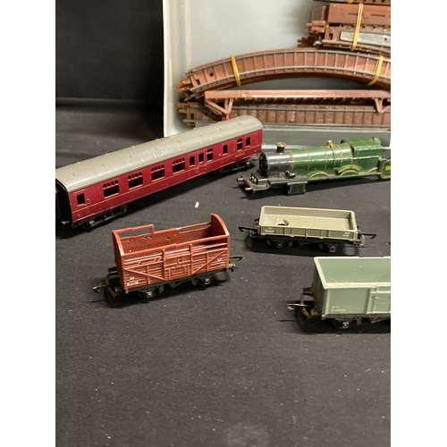 110 - Vintage Tri-ang Train carriages & track