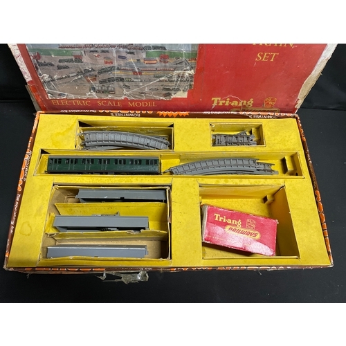 107 - Vintage HO/OO GAUGE Tri-ang Train set