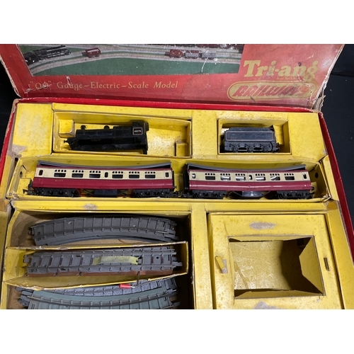 109 - Vintage Tri-ang OO GAUGE Train set