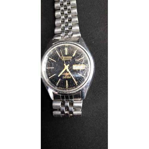 271 - Two mens watches. Citizen automatic with date window, 21 Jewels with metal bracelet strap. And a  vi... 