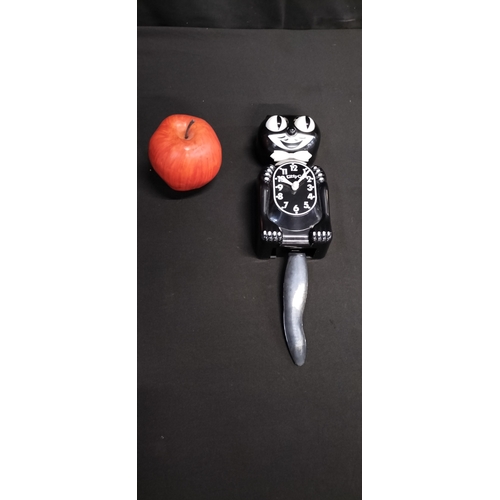 85 - Boxed battery operated Kitty-cat Klock. Measures approx H 31 x W 8.5 x D 5 cm