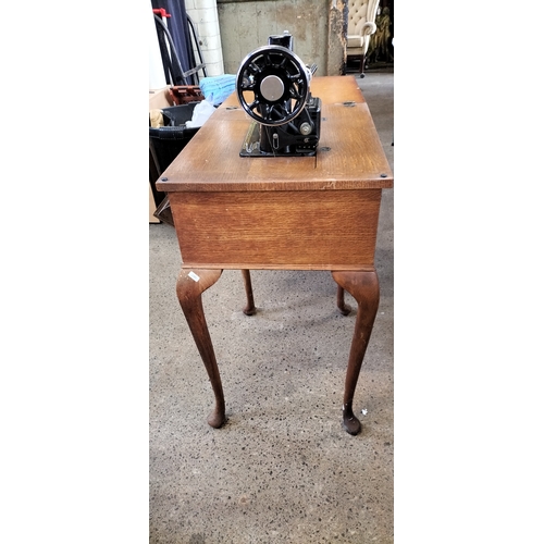 93 - Vintage singer sewing machine recessed in wooden folding sewing table. Measures approx H 82.5 x W 57... 