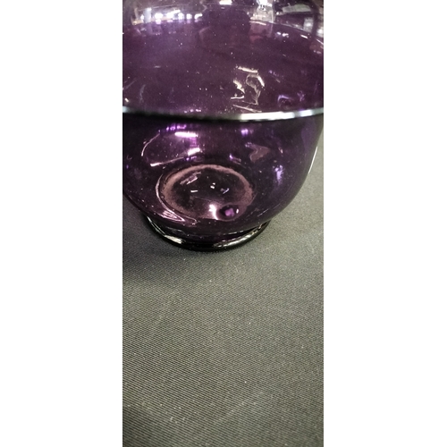 95 - Antique Hand blown Amethyst glass vase. Measures approx  8 x 11.5 cm