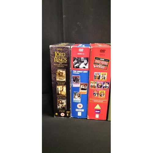 119 - Collection 14 of TV series DVD box sets. Including Columbo, Breaking Bad, The Lord of the rings and ... 