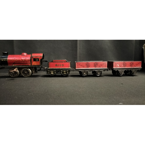 186 - vintage 1930's Boxed Hornby  MO Goods set with 6100 tender and 6 pieces of track. Working