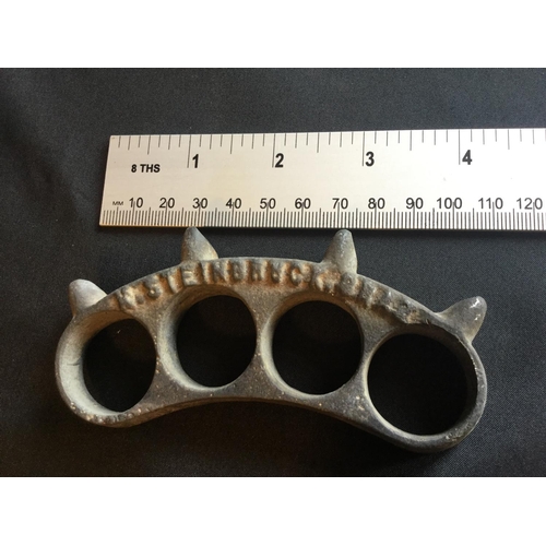 118 - RARE WW1 IMPERIAL GERMAN TRENCH WAR KNUCKLE DUSTER WITH MAKERS NAME TO ONE SIDE N STEINBRECK