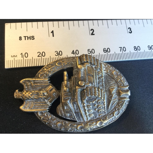 123 - RARE WW2 GERMAN PATTERN PANZER TANK UNIT ARMOURED CREW BADGE WITH PIN TO REVERSE SIDE