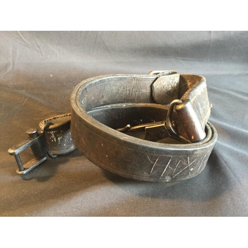 131 - ORIGINAL WW2 WAFFEN SS UNIT NAMED MG 42 MACHINE GUN LEATHER STRAP WITH WAFFEN SOLDIERS NAME AND VARI... 