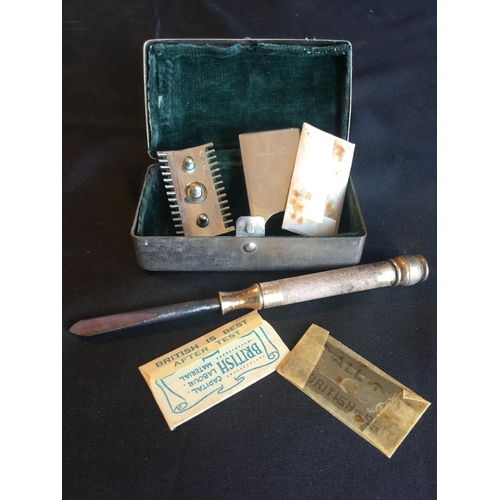 141 - VERY SCARCE WW2 SOE ESCAPE RAZOR DAGGER WITH MAGNETIC COMPASS RAZOR IN ORIGINAL BOX