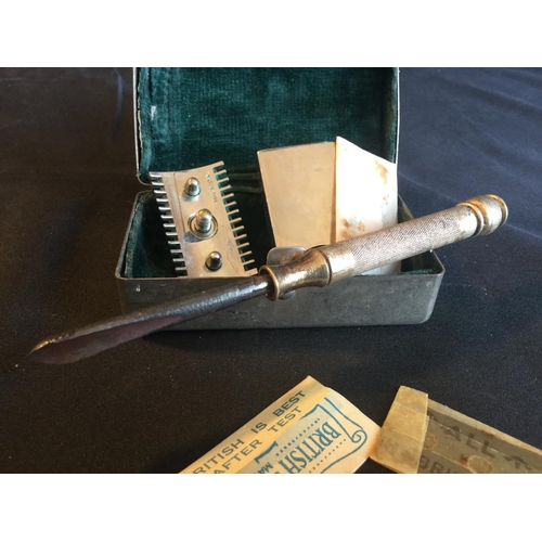 141 - VERY SCARCE WW2 SOE ESCAPE RAZOR DAGGER WITH MAGNETIC COMPASS RAZOR IN ORIGINAL BOX