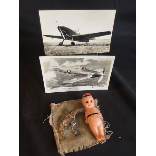 149 - WW2 POLISH PILOTS LUCKY CHARM AND TWO POSTCARDS AND PILOTS BADGE