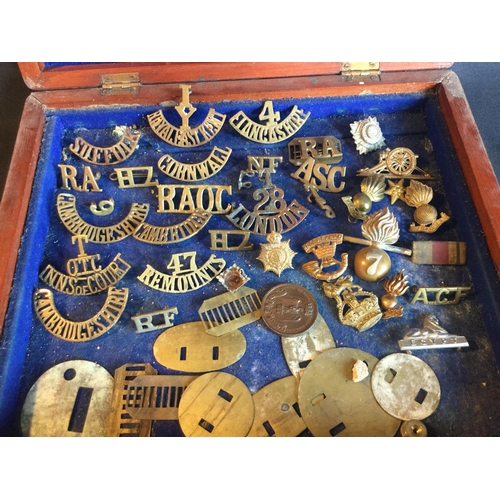 150 - VERY RARE ORIGINAL COLLECTION OF MAINLY WW1 CAP BADGES AND SHOULDER TITLES INCLUDING SOME VERY SCARC... 