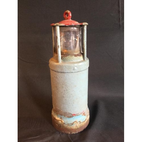 163 - WW2 D-DAY FOUND IN NORMANDY FRANCE NAVY COMMANDO BEACH LANTERN CONDITION AS SHOWN