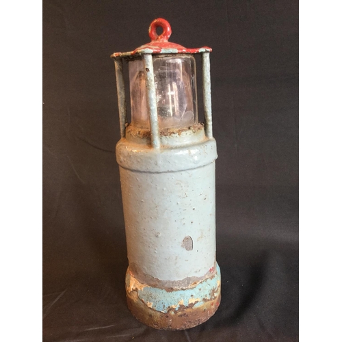 163 - WW2 D-DAY FOUND IN NORMANDY FRANCE NAVY COMMANDO BEACH LANTERN CONDITION AS SHOWN