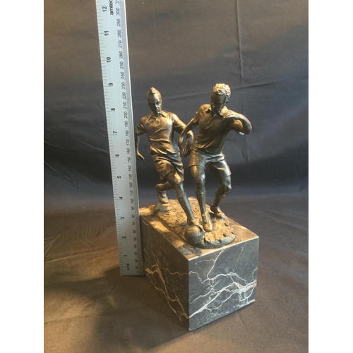171 - A BRONZE FIGURE OF FOOTBALLERS ON THE MARBLE BASE