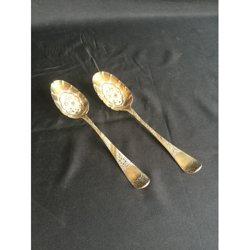 180 - A PAIR OF GEORGIAN HALLMARKED SILVER BERRY SPOONS