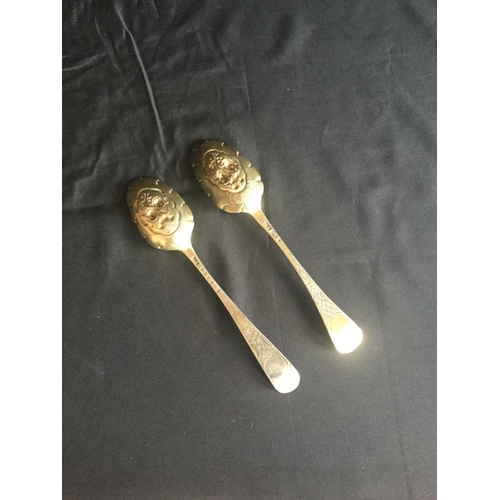 180 - A PAIR OF GEORGIAN HALLMARKED SILVER BERRY SPOONS