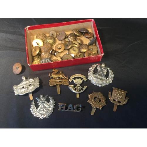 38 - ORIGINAL COLLECTION OF WW1 & WW2 BUTTONS AND BADGES