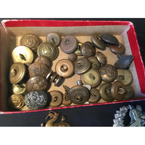 38 - ORIGINAL COLLECTION OF WW1 & WW2 BUTTONS AND BADGES