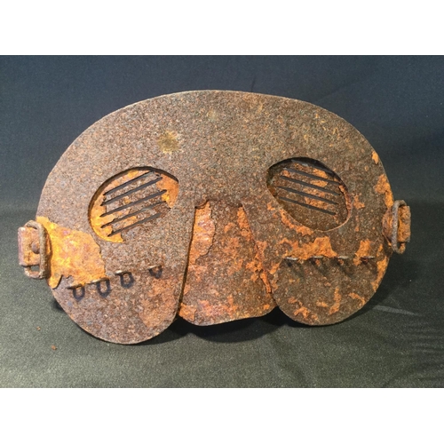 43 - RUSTY RELIC MASK WW1 BRITISH TANK CREW MASK WITH FAINT DATE AND MARKINGS ON INNER SURFACE