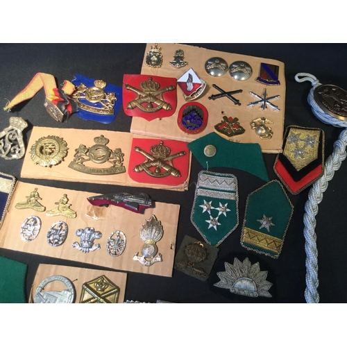 45 - COLLECTION OF BADGES, PATCHES ETC. WW2 AND POST WAR, GERMAN ETC.