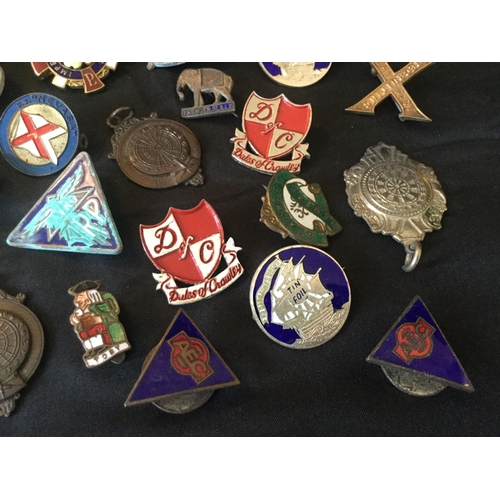 51 - COLLECTION OF ENAMEL BADGES TO INCLUDE WW2 EXAMPLES