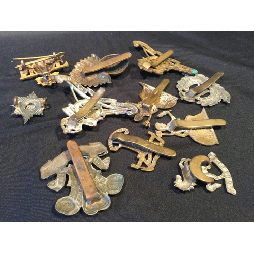 61 - COLLECTION OF WW1 AND WW2 CAP BADGES SOME RARE EXAMPLES