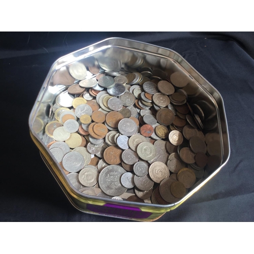 80 - VAST AMOUNT TIN FULL OF VINTAGE OLD COIN COINAGE CURRENCY RARE EXAMPLES