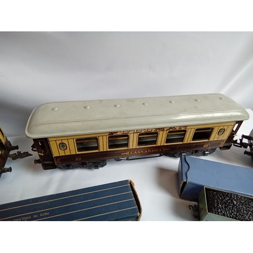 180 - Collection of OO & O gauge Hornby and other items. 4 very nice tin plate German carriages. 15 items ... 