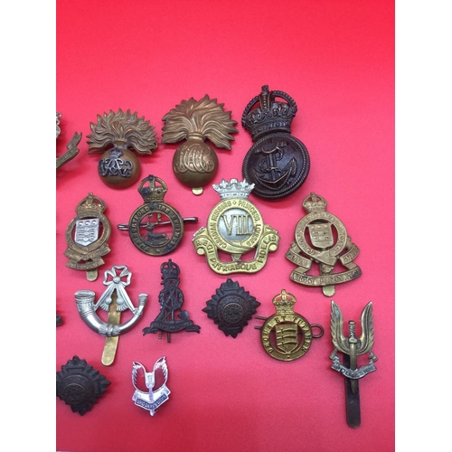 34 - Collection of 21 military cap badges and collar badges