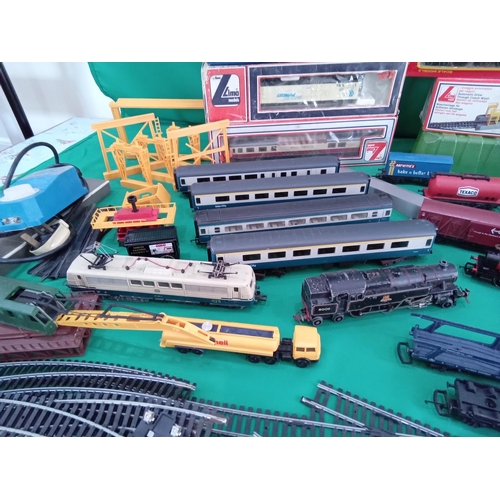 92 - Large collection of hornby , Lima OO gauge railway pieces. Engines & carriages lots of track, Tunnel... 