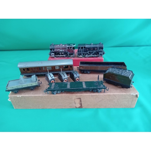 94 - OO gauge. 2 Tank locomotives and carriages