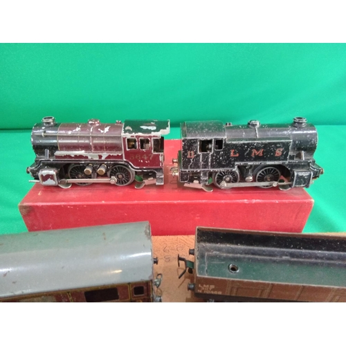 94 - OO gauge. 2 Tank locomotives and carriages