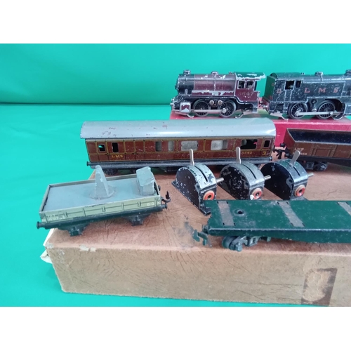 94 - OO gauge. 2 Tank locomotives and carriages