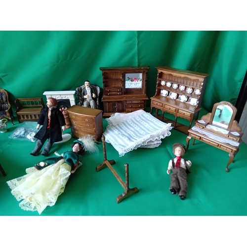 99 - Collection of dolls house furniture