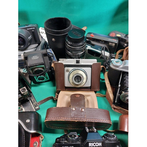 35 - Large collection of vintage cameras 17 in total including Bellows, cannon, Kiev, Halina, Ilford and ... 