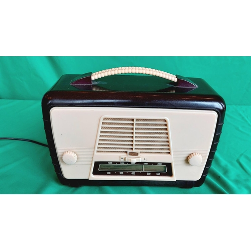 148 - Vintage Bakelite radio by Ultra