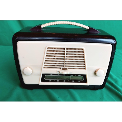 148 - Vintage Bakelite radio by Ultra