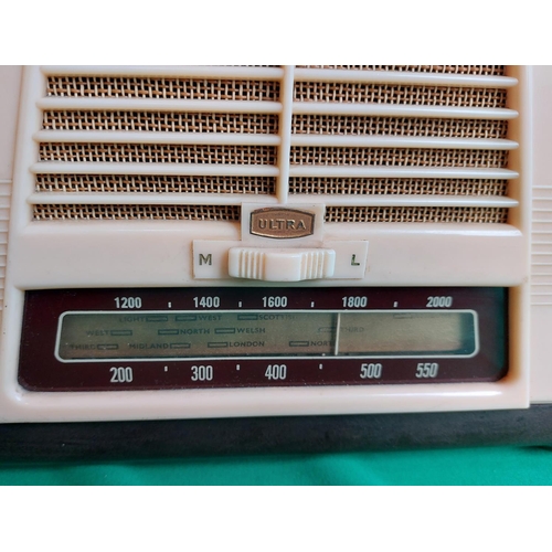 148 - Vintage Bakelite radio by Ultra